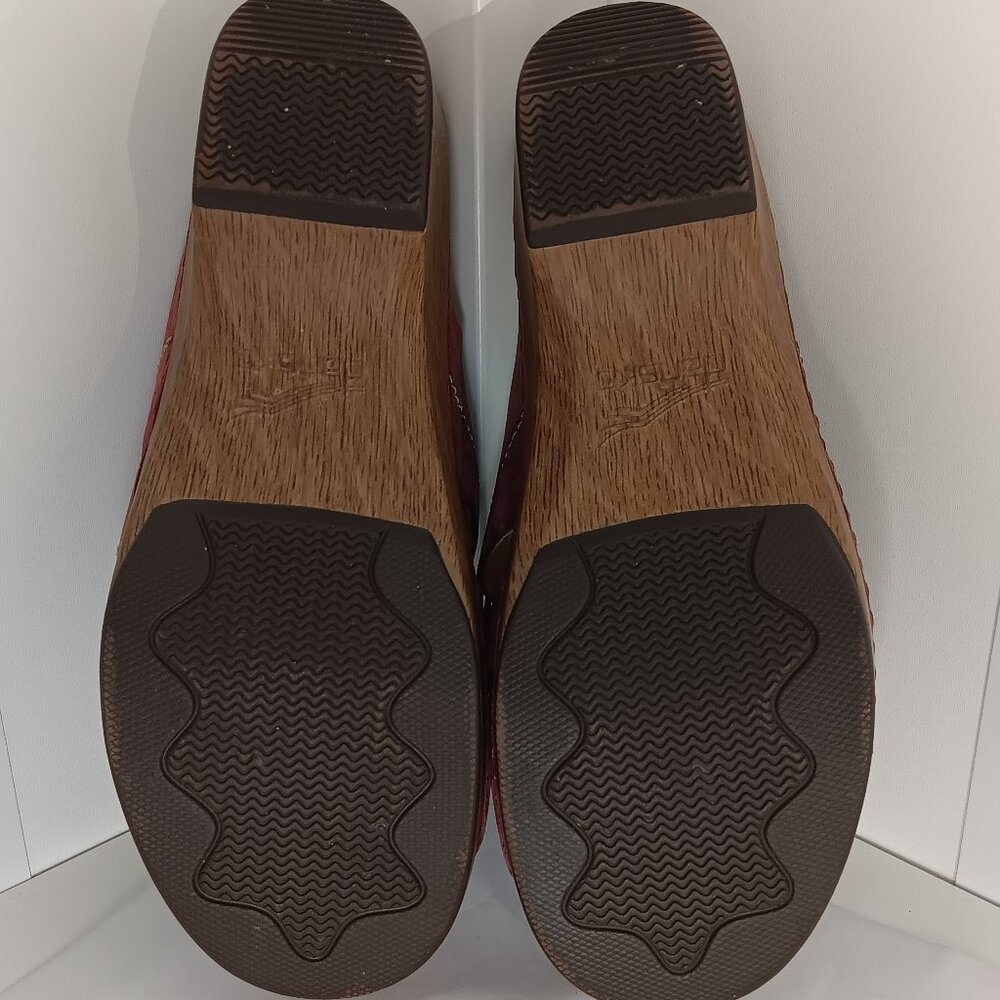 Dansko Serena Slip-on Clog 2.5 in Heel,  Cut Out, Sangria, Size EU 38 US 7.5 - Picture 2 of 9